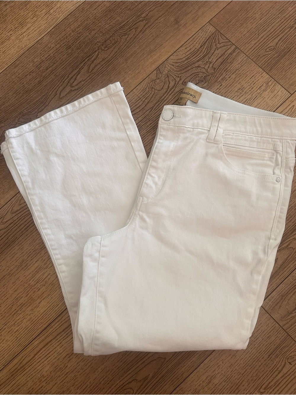 Democracy “Ab Technology” White Straight-Leg Women’s Jeans